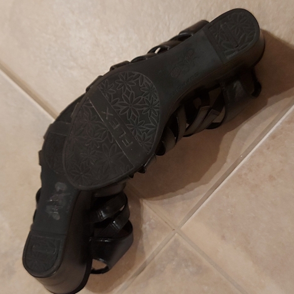 Life Stride Hollie Black Wedge Sandals - Picture 4 of 5